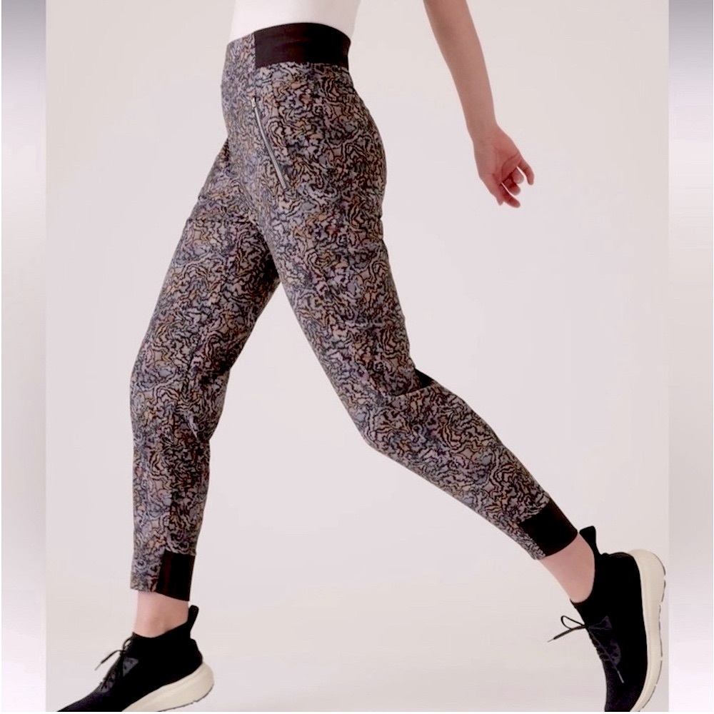 Athleta Trekkie North Abstract Kinetic Jogger